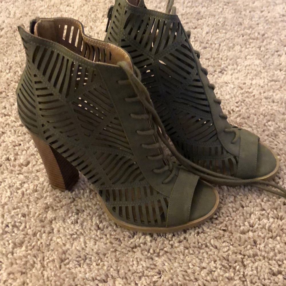 NEVER WORN
